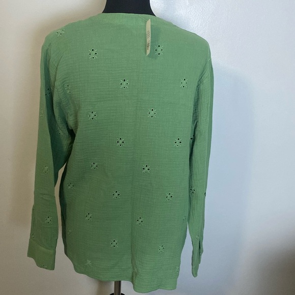 King Universal Eyelet Gauze Green Top 100% Cotton Sz L NWT Long to 3/4 Sleeve - Picture 5 of 6